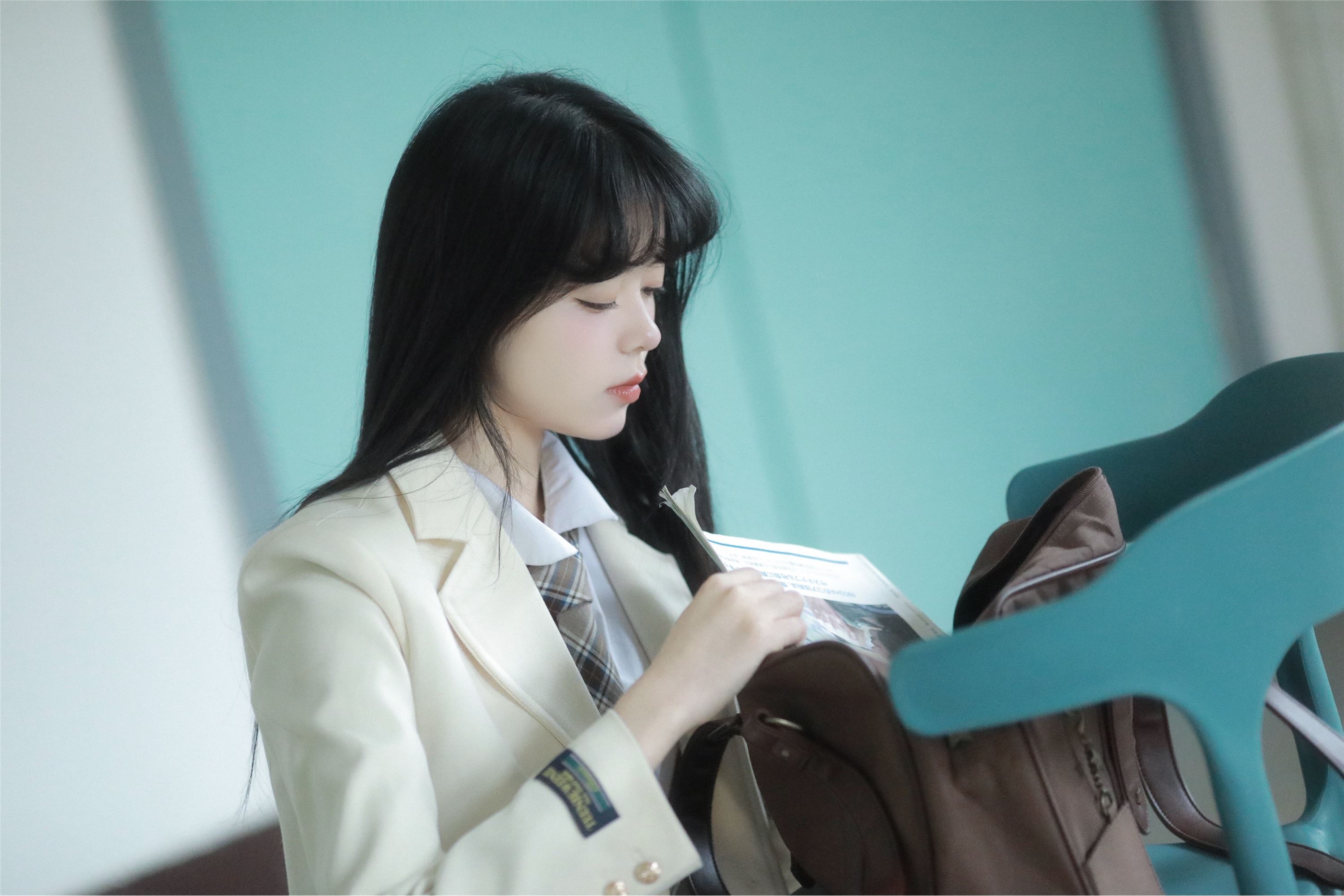 YITUYU艺图语 2025.01.04 楼梯间 姜见过